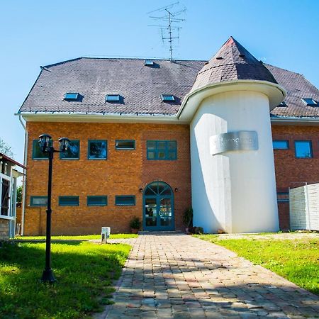 Romahegy Rendezvenyhaz Bed and Breakfast Kaposvár Buitenkant foto