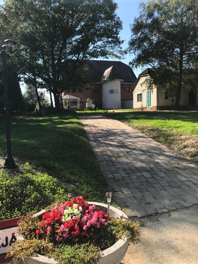 Romahegy Rendezvenyhaz Bed and Breakfast Kaposvár Buitenkant foto