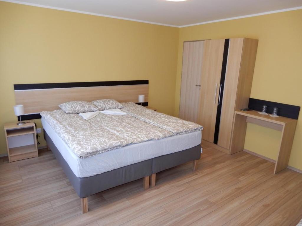 Romahegy Rendezvenyhaz Bed and Breakfast Kaposvár Buitenkant foto