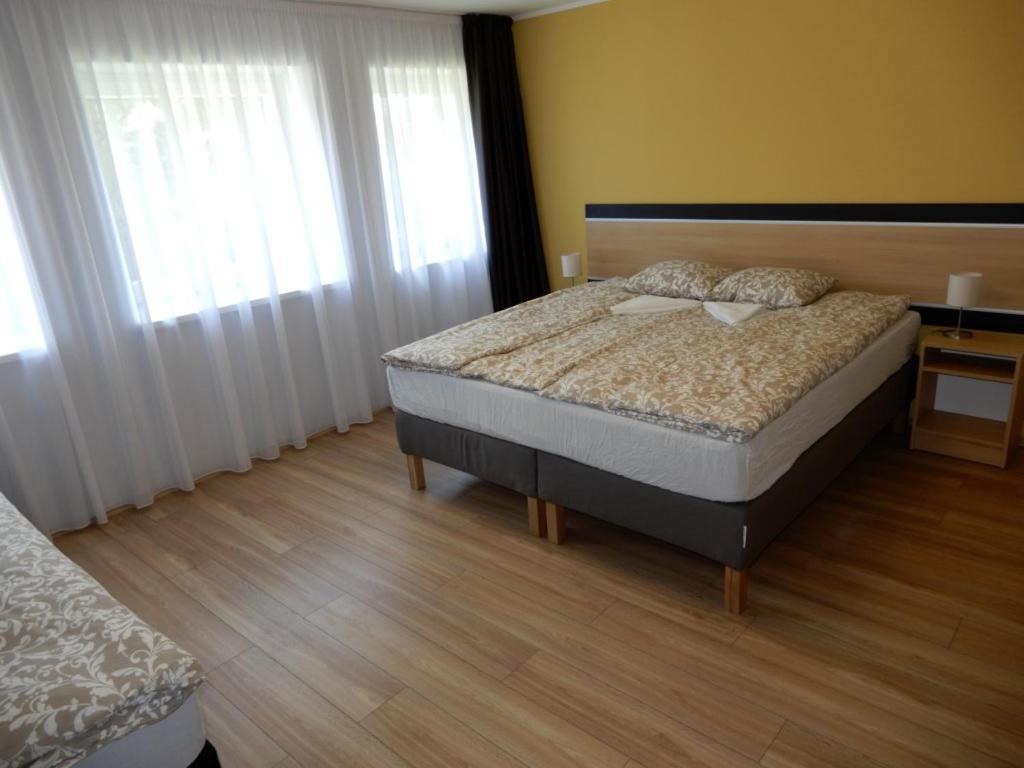 Romahegy Rendezvenyhaz Bed and Breakfast Kaposvár Buitenkant foto